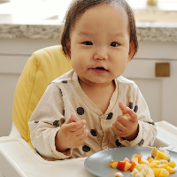 Anak Suka Mengemut Makanan, Bagaimana Cara Menghadapinya?