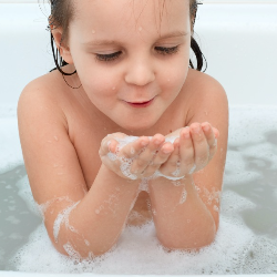 Kok, Tiba-tiba Anak Susah Disuruh Mandi, Ya?