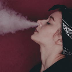 Apakah Vape Berbahaya? Kenali Risikonya untuk Kesehatan!