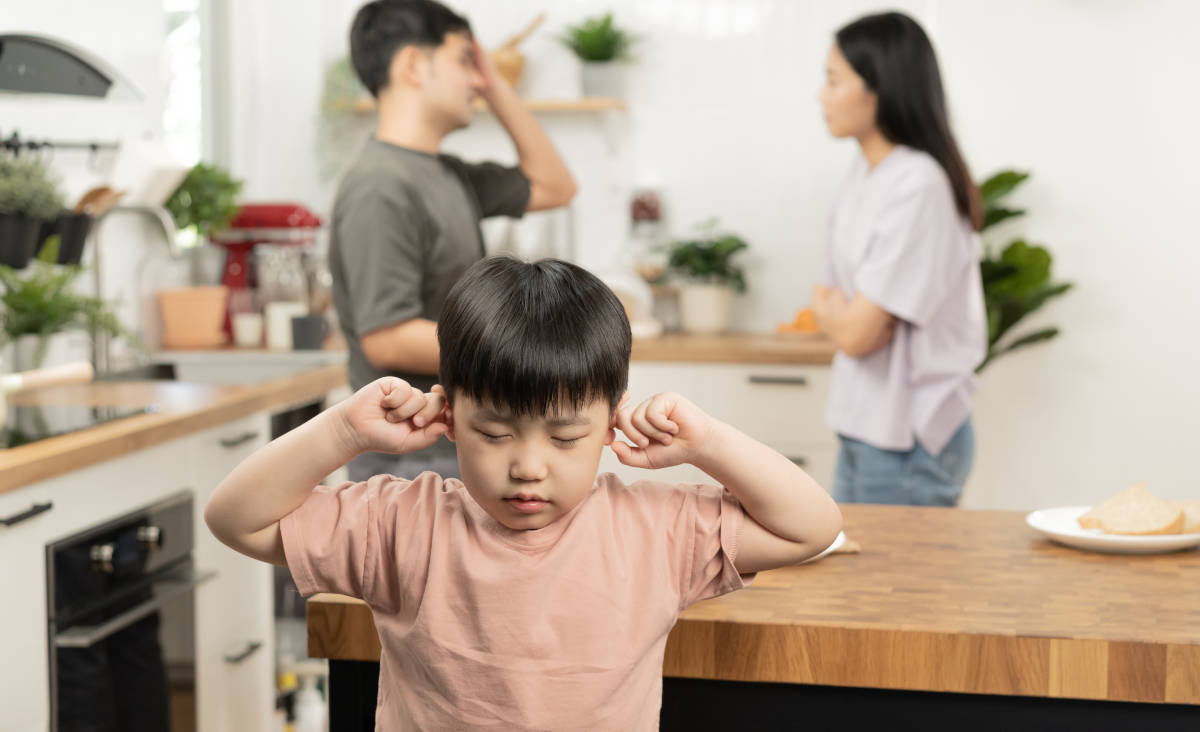 Dampak Orang Tua Bertengkar di Depan Anak
