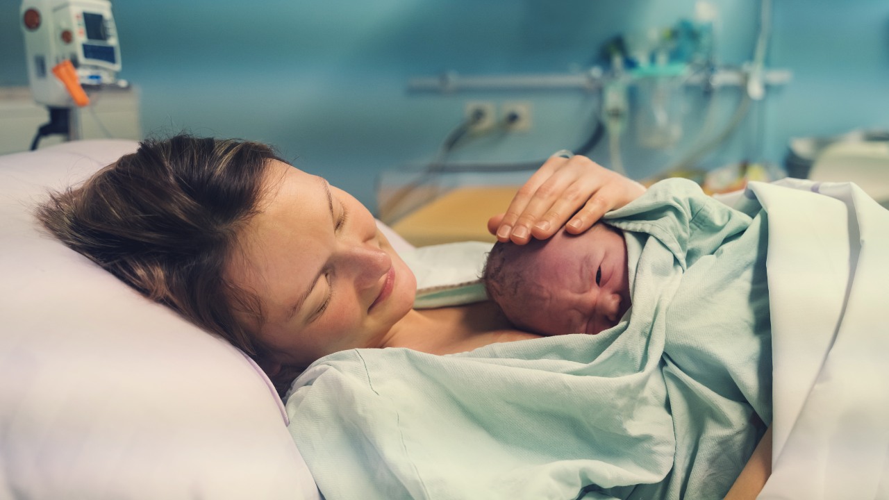 Kapan Menstruasi Normal Kembali Setelah Melahirkan Caesar?