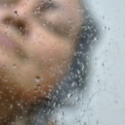 Jangan Lakukan, Ternyata Ada Bahaya Mandi Setelah Begadang!