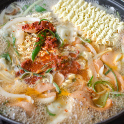 Bahaya Meniup Makanan Panas Ditinjau dari Ilmu Kimia