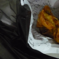 Hati-hati, Jangan Gunakan Kantong Plastik Hitam Sebagai Pembungkus Makanan!