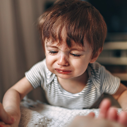 Duh, Si Kecil Sering Tantrum Menjelang Tidur!