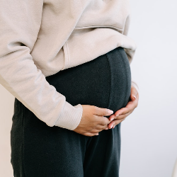 Bau Badan saat Hamil, Apa Penyebabnya, Ya?