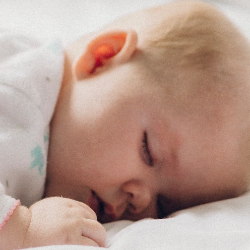 Kok Bisa Bayi Lahir Sudah Tumbuh Gigi?