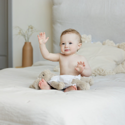 Benarkah Kebiasaan Mengepakkan Tangan Merupakan Tanda Autisme?