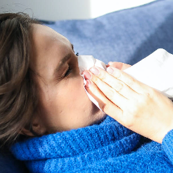 Biasakan Kumur dan Semprot Hidung untuk Melindungi Saluran Napas dari Virus!