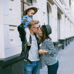 Bermesraan di Depan Anak Itu Penting, lho!