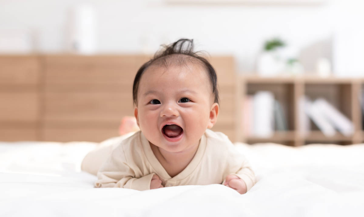 Cara Stimulasi Bayi Sesuai Usia 0–3 bulan