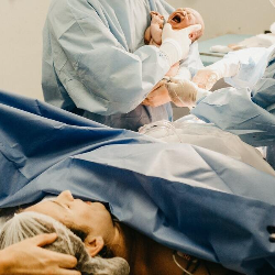 Mungkinkah Buang Air Besar saat Melahirkan?