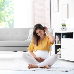 Bumil Suka Duduk Bersila di Lantai? Perhatikan Aturan Amannya!