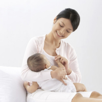 Mums, Sudah Tahu Persiapan dan Jadwal Menyusui Bayi Baru Lahir?