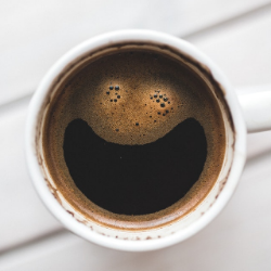 Bagaimana Kafein Bekerja Sehingga Kita Tetap Terjaga?