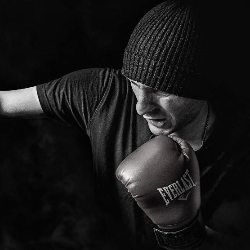 Mau Kuat Seperti Conor McGregor? Ikuti Latihan Ini