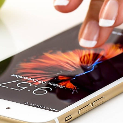 Waspada Coronavirus, Begini Cara Membersihkan Handphone dan Laptop