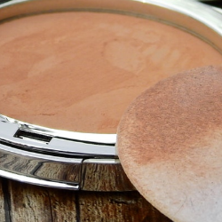 Bingung Memilih Shade Foundation yang Tepat? Ini Tipsnya!