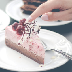 Cara Tepat Menghentikan Godaan untuk Selalu Ingin Makan Manis