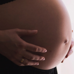 Cara Mengatasi Perut Gatal saat Hamil