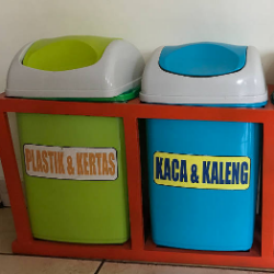 Sayangi Bumi, Bijak Menggunakan Plastik!