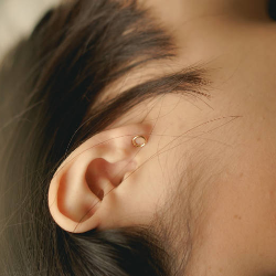 Cara Mengeluarkan Kotoran Telinga dengan Aman