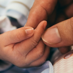 Mums, Begini Cara Tepat Merawat Kulit Bayi Sensitif!