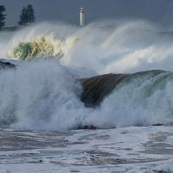 Begini Panduan Menyelamatkan Diri yang Tepat saat Tsunami!