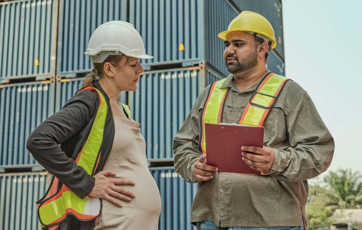 Sudah Hamil Tua Masih Bekerja, Ini Risiko dan Cara Menghindarinya