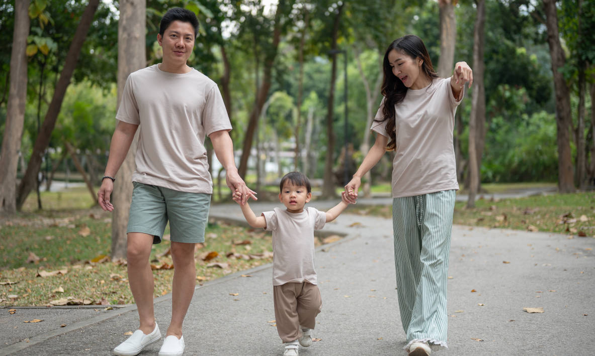 Kebiasaan Baik:  Biasakan Olahraga Jalan Kaki dengan Anak