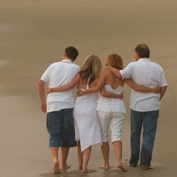 Sering Hang Out Bareng Orang Tua Bikin Mereka Panjang Umur, Lho!