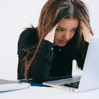 Dampak Stres pada Kesehatan Kulit, Termasuk Rambut dan Kuku