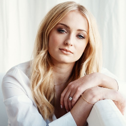 Sophie Turner Tak Keramas Selama Syuting, Apa Dampaknya?