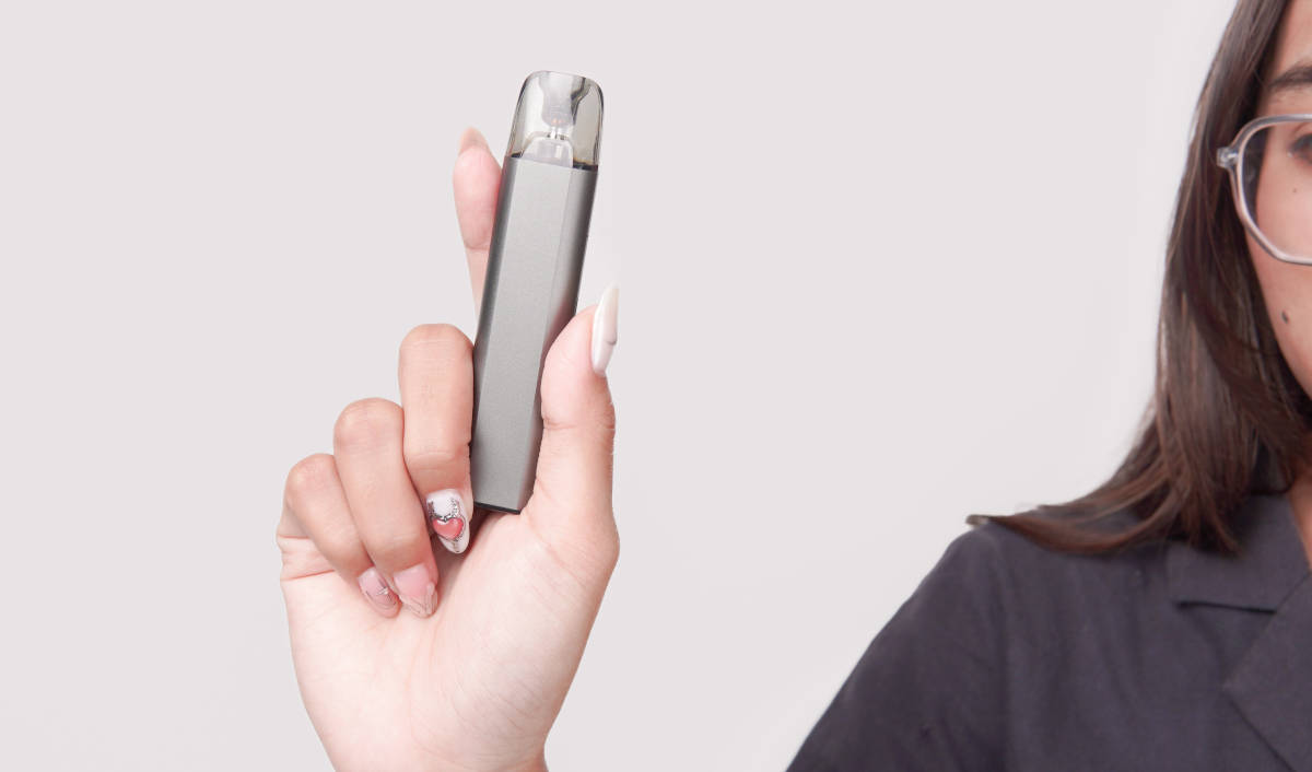  Ibu Menyusui Ngevape? Hati-Hati, Ini Risiko untuk Bayi dan Ibu 