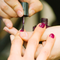 6 Kesalahan Manicure yang Sering Anda Lakukan