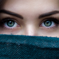 Mengobati Mata Minus, Plus, dan Silinder dengan Operasi LASIK