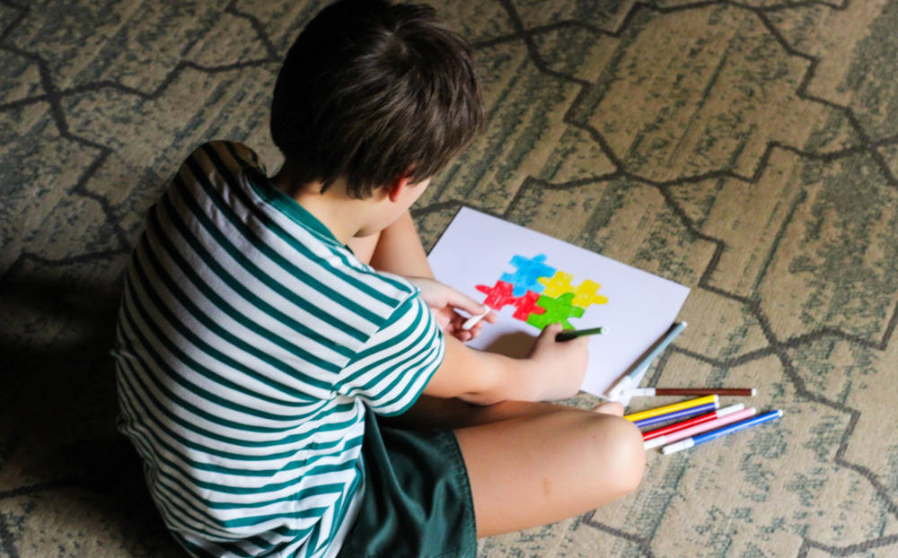  Autisme: Ciri-ciri, Penyebab, dan Terapi