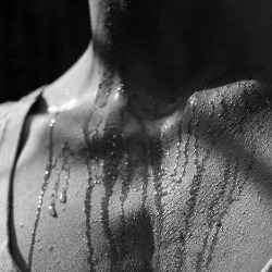 Bisa Merangsang Wanita, Salah Satu Fakta Keringat Pria yang Unik!