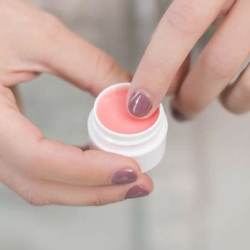 Ingin Awet Muda, Hindari Faktor Risiko Penuaan Kulit Berikut!