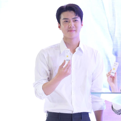 Adakan Fanmeeting di Jakarta, Sehun dan Kulit Flawless-nya Membuat Penggemar Histeris