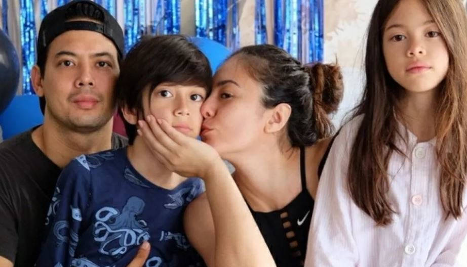 Cara Wulan Guritno dan Adila Dimitri Tetap Kompak Mengasuh Anak setelah Cerai