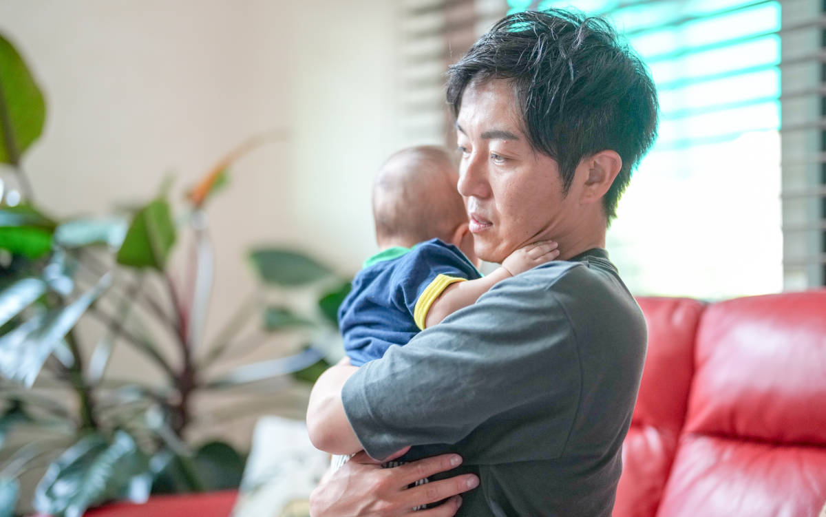 Ayah Juga Bisa Punya Baby Blues, Ini Gejala dan Cara Mengatasinya
