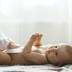 Kok, Feses Bayi Berdarah?