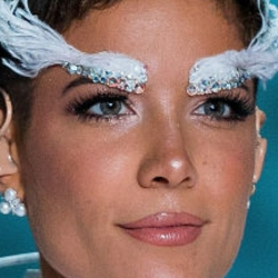 Halsey Pernah Dilarikan ke Rumah Sakit Akibat Gangguan Bipolar!