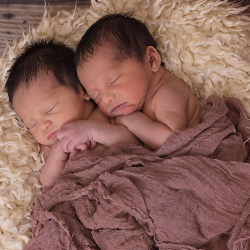 Bayi Kembar Empat Lahir di Mataram, Ini yang Perlu Diperhatikan Jika Hamil Kembar!