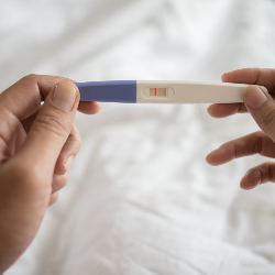 Hasil Test Pack Positif, tapi Tidak Hamil. Apa yang Terjadi?