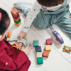 Hati-hati, Ini 9 Barang Paling Kotor & Sering Dipegang si Kecil