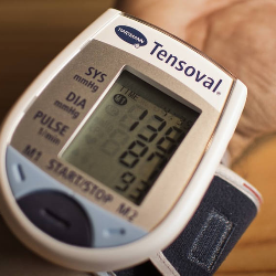 Kombinasi Berbahaya Hipertensi dan Kolesterol Tinggi!