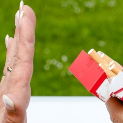 Rezy Selvia Dewi Selalu Dampingi Suami saat Berjuang Melawan Kanker Lidah