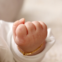 Ingin Berikan Perhiasan untuk Si Kecil, Ketahui Beberapa Hal Ini Dulu!